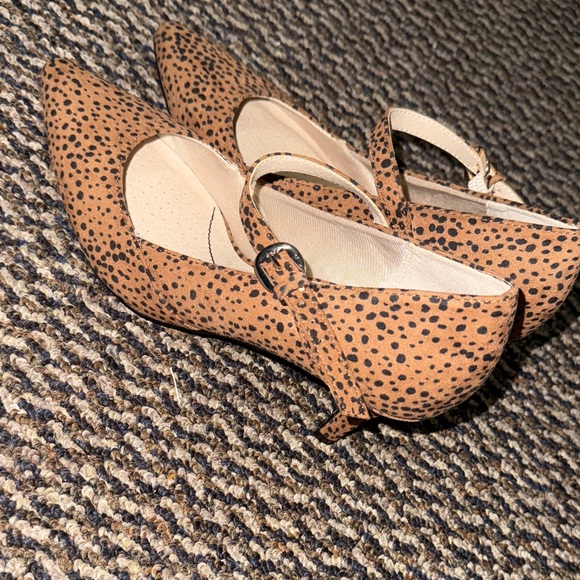 Life Stride Women's Brown Leopard Heels - Picture 4 of 5